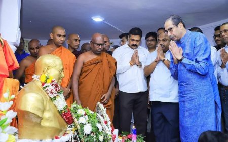 महामानव डॉ बाबासाहेब आंबेडकर यांच्या  ६७ व्या महापरिनिर्वाण दिनी दादर चैत्यभूमी वर शिवसेना पक्षप्रमुख सन्माननीय श्री.उद्धव बाळासाहेब ठाकरे साहेब यांनी अभिवादन केले