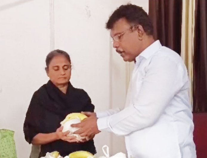 महाराष्ट्रातील 'लाडकी बहीण' योजना: विलास रुपवते यांच्या आंदोलनाची छाप